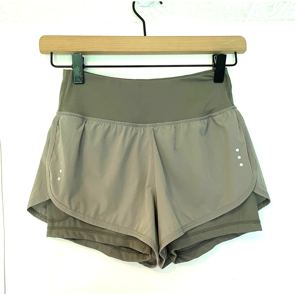 Soothfeel Women's Layered Sports Shorts